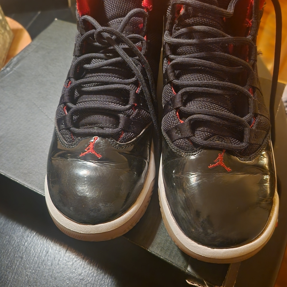 Black and red Jordans! Big kids sneakers! 4.5Y